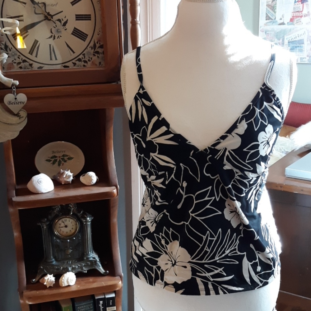 Old Navy 2 piece swimsuit